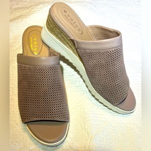 NWOT Easy Spirit Evolve wedge Ladies 9.5